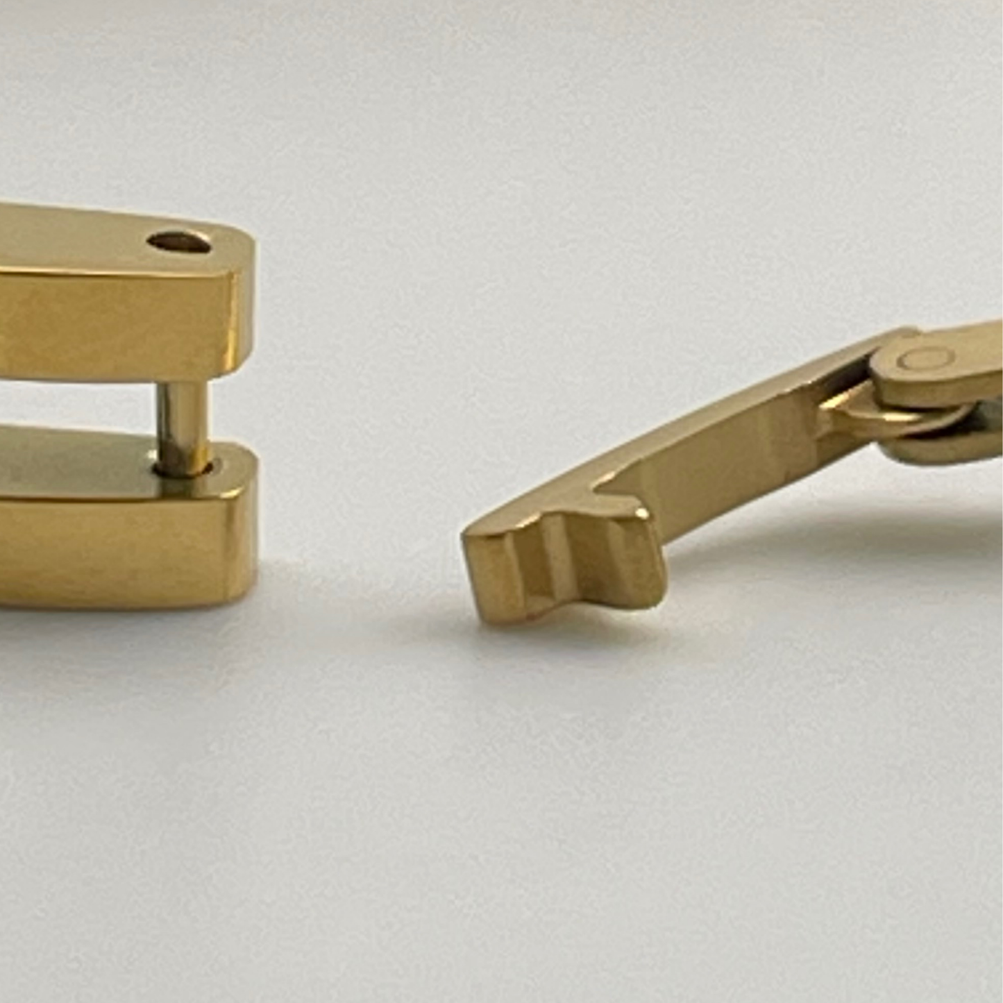 ENGRAVED BRACELET W/ BLOCK CHAIN
