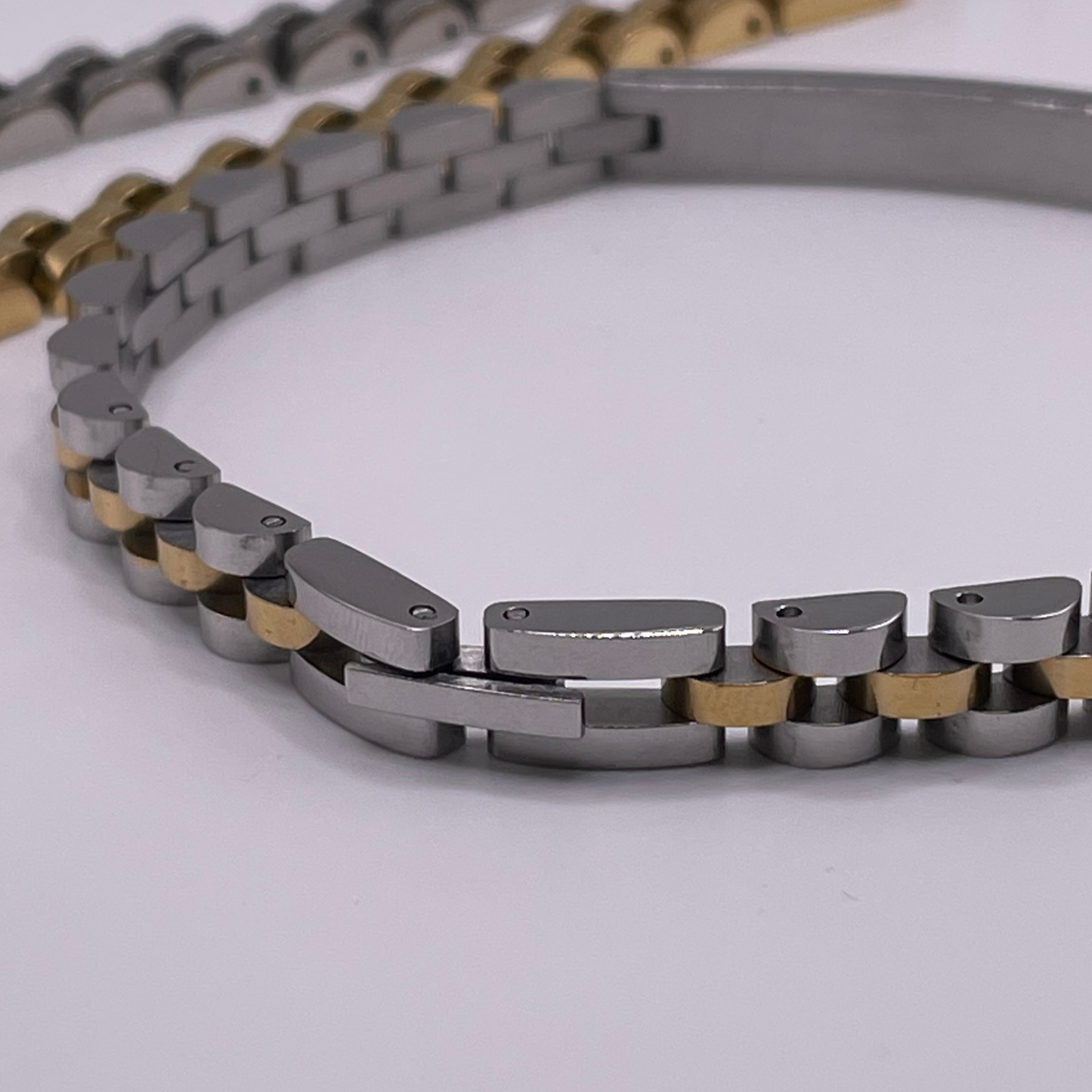 ENGRAVED BRACELET W/ BLOCK CHAIN