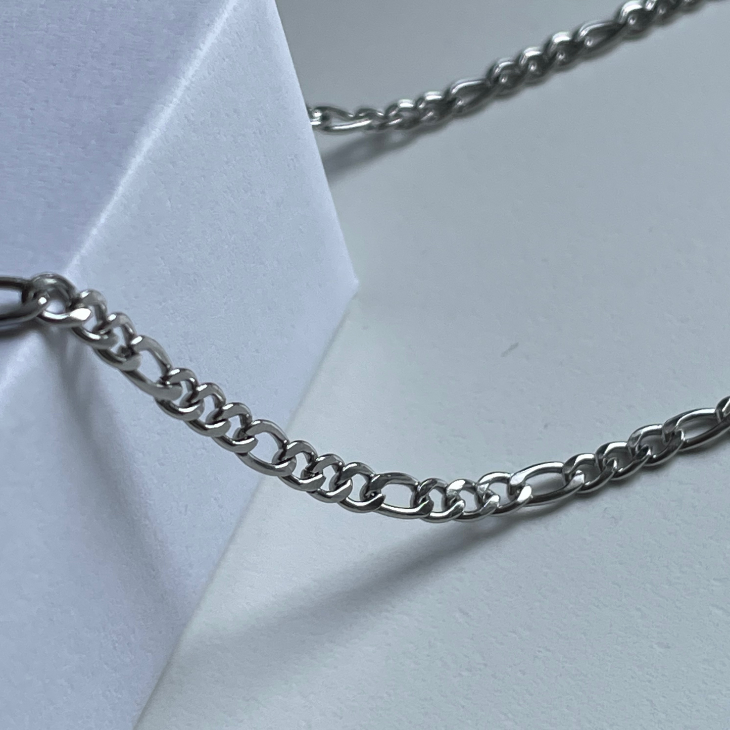 ENGRAVED DISC PENDANT