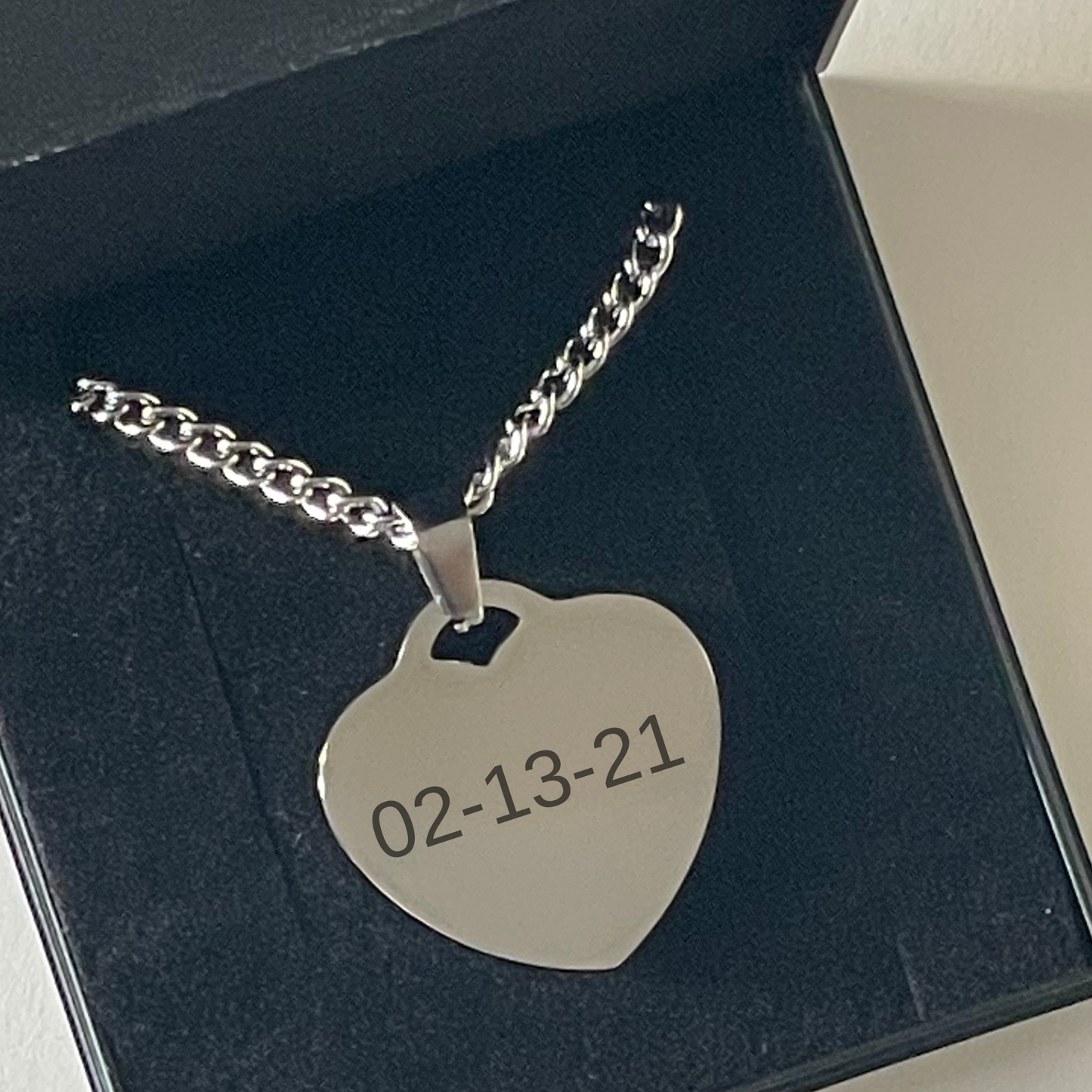 ENGRAVED HEART PENDANT